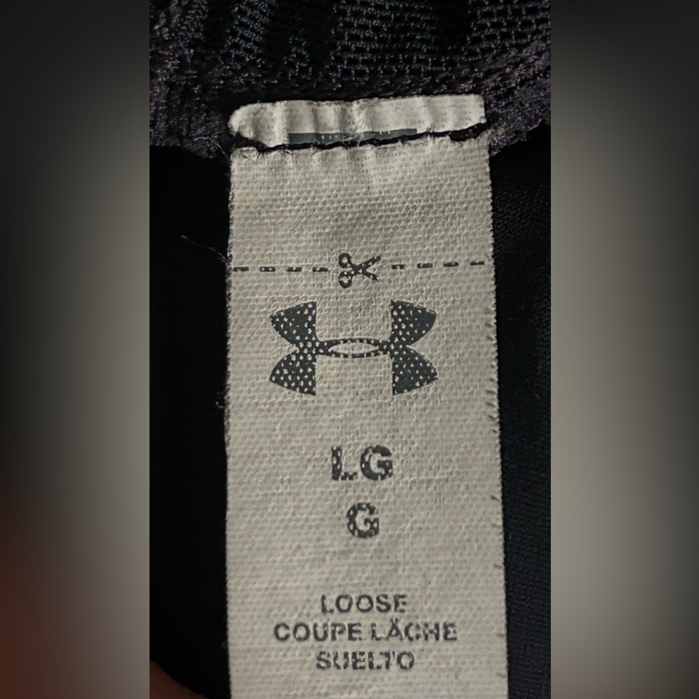 Under Armour Vivid Key Hole Tank - Black Sz. Large; - Picture 7 of 7